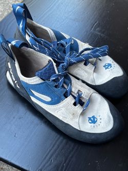 Evolv rock climbing shoes sz US6