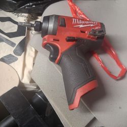 Milwaukee M12 FUEL