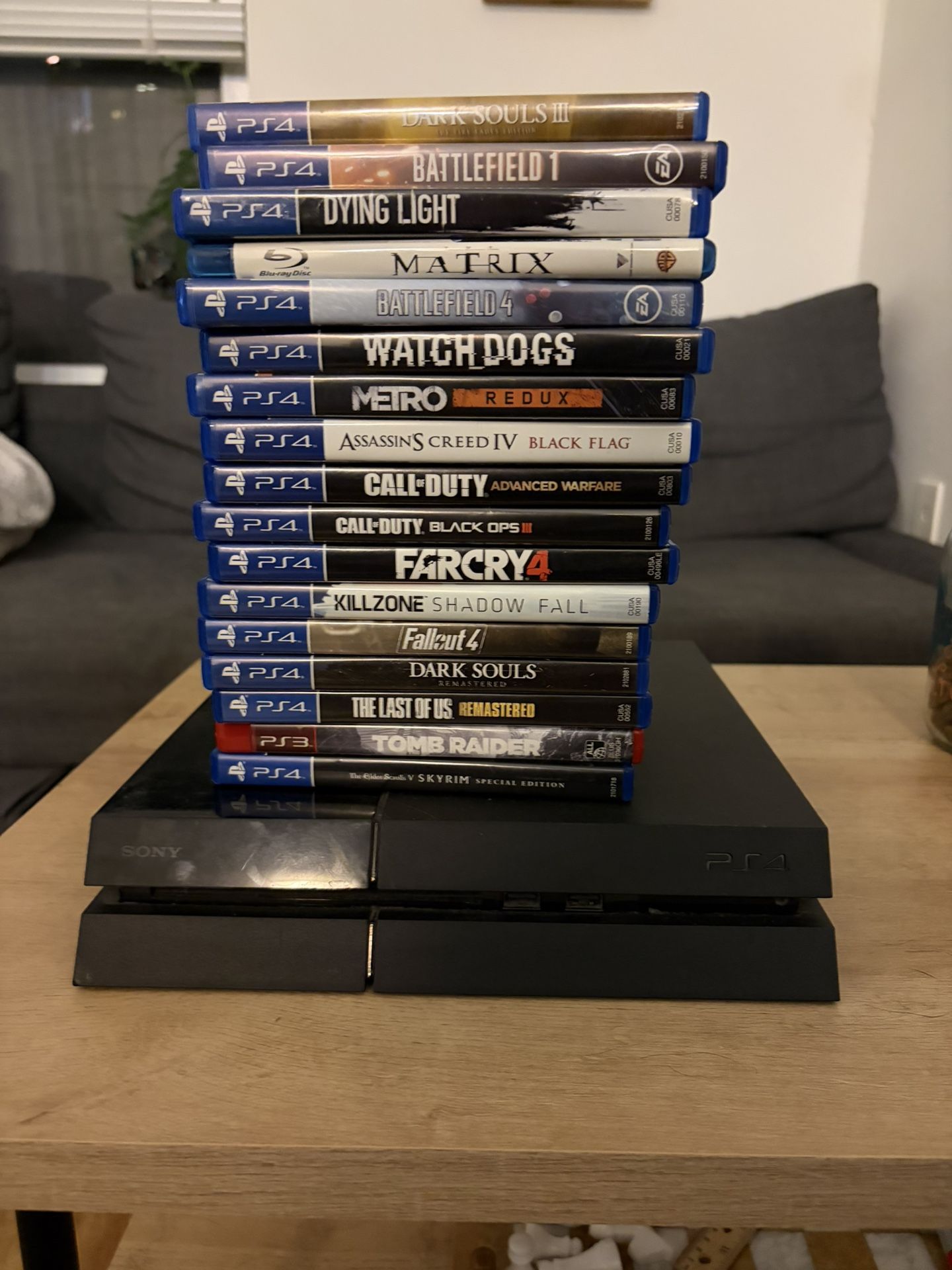 PS4 + 17 Games