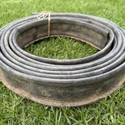 Black plastic lawn edging (25 feet long x 3-3/4 inches wide)