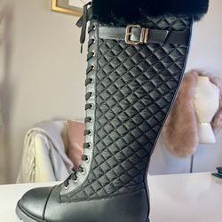 Black Quilted Flat Boot Faux Fur Trim Size 8