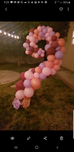Party balloon frame with base