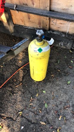 Yellow CO2 Gas Cylinder UN1013