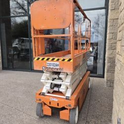 🌟 2018 SNORKEL S3226E Scissor Lift – 357 Hours – $9,046.06 OBO 🌟