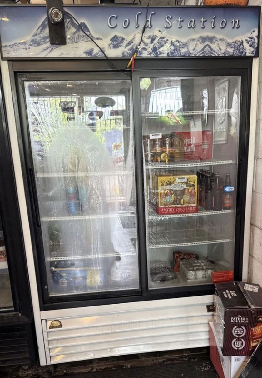 Commercial Coolant/ Refrigerator Merchandiser 
