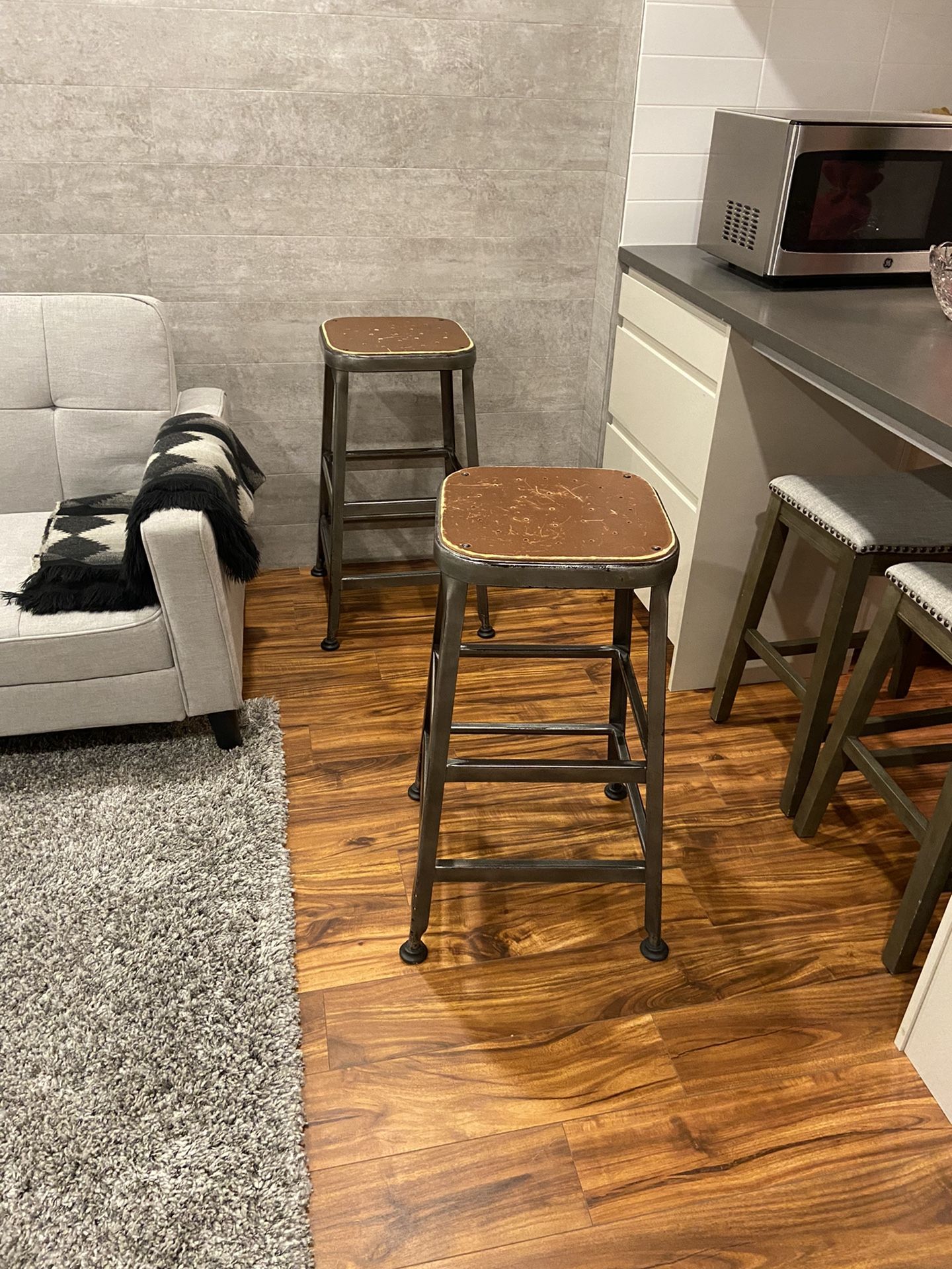 Sturdy Metal Stool $20 ( 4pices Available )