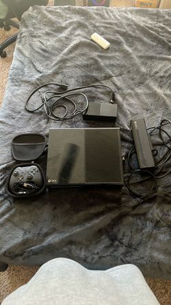 Xbox One W/ Xbox Elite Series 2 Controller