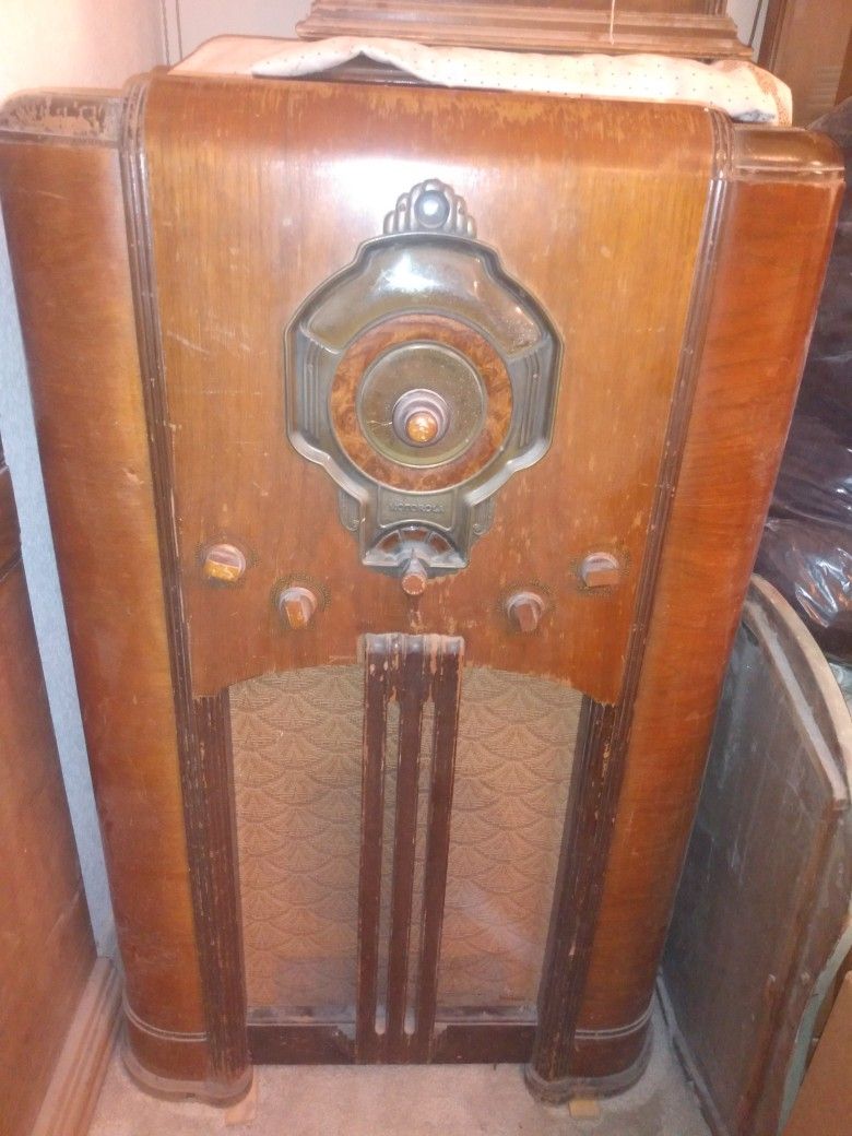 Vtg. 1937 Motorola 10Y Console Tube Radio