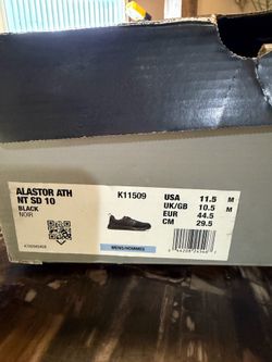 Steel toe work shoes