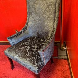 Black Chairs With Velvet Design 