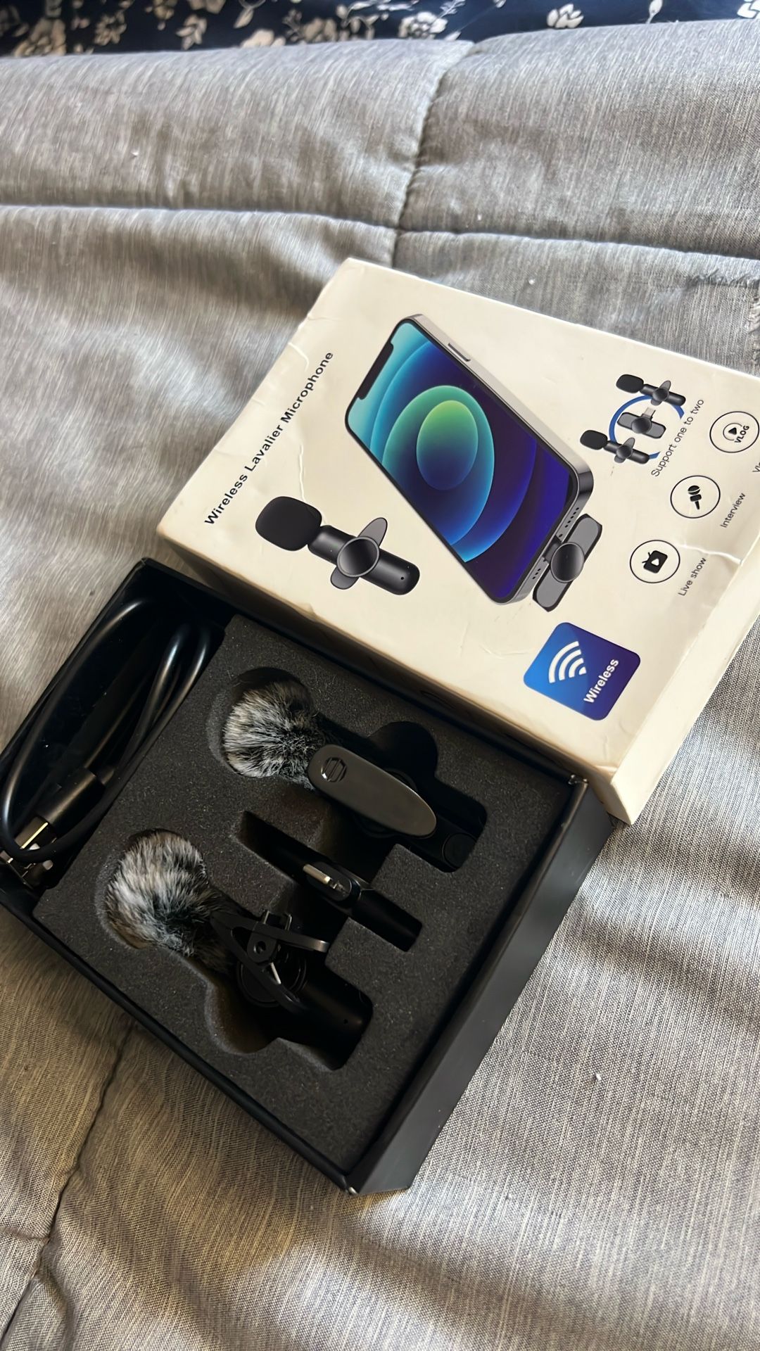 Wireless Microphone Support 1 To 2 Mics For Lighting Port Devices Like iPhones