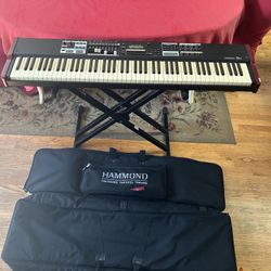 Hammond SK1-88 Stage Keyboard – 88 Keys – With Stand & Carrying Case – 