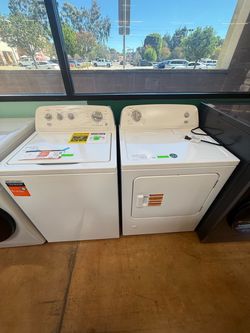 Whirlpool Top Load Washer and Gas Dryer Set
