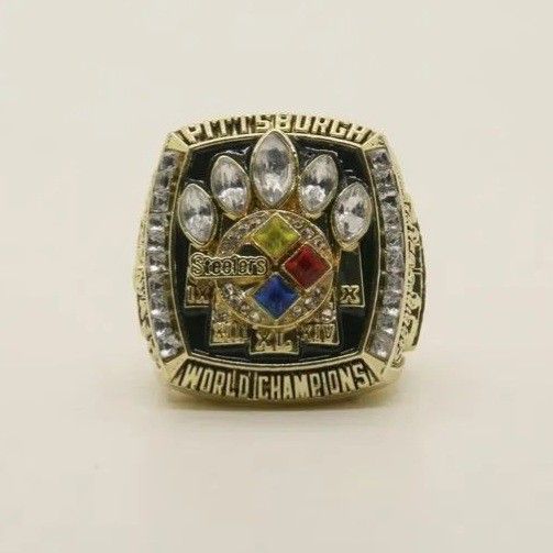 Pittsburgh Steelers 2005 is Super Bowl championship ring.
