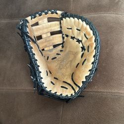 Heart of the Hide 1st Base Mitt