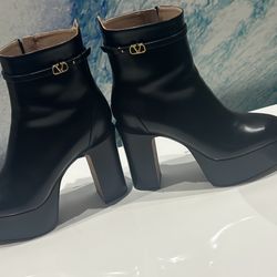 Valentino Garavani boots 