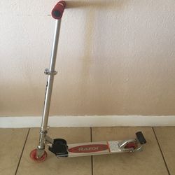 Razor Spark Scooter with Light up Wheels, Red