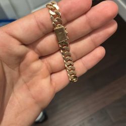 18k Gold Bracelet 