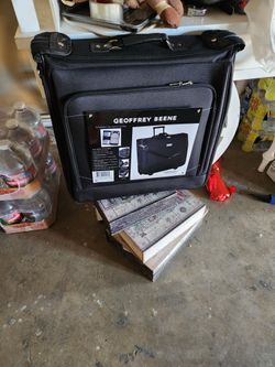 Geoffrey Beene Garment Carrier