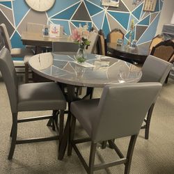 Dining Set ! 