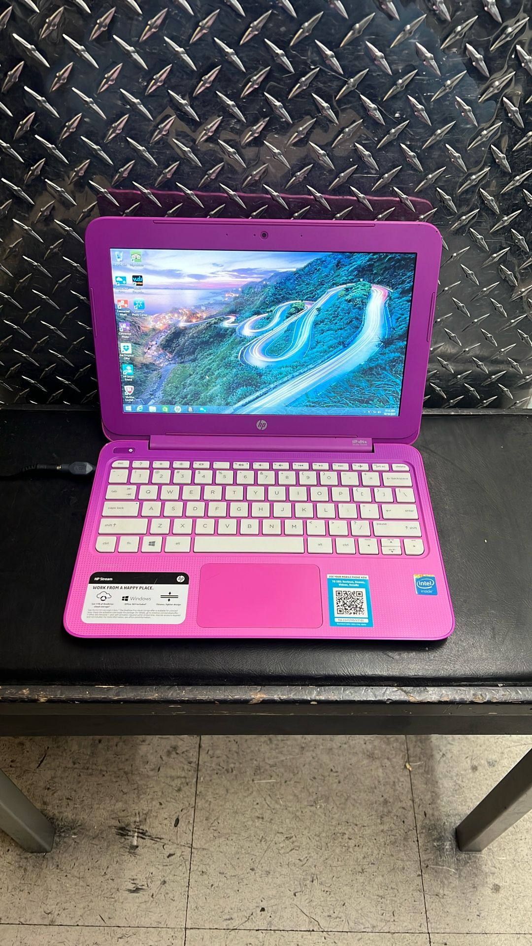 HP Stream 11-d011wm 11.6” Laptop Computer 