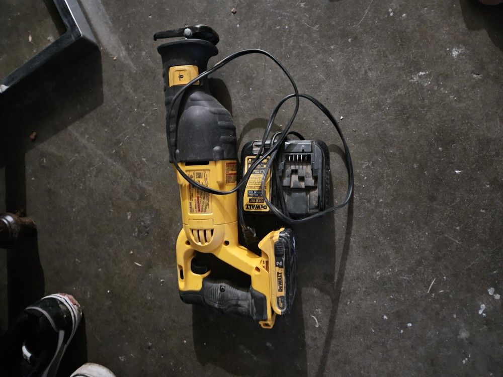 Dewalt Battery Saw Saw 