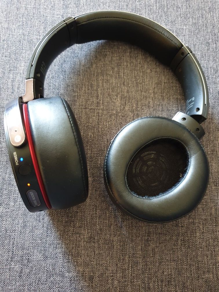 Sony Extra Bass Bluetooth Headphones (One Side Don't Swivel) Works Great 👍👌