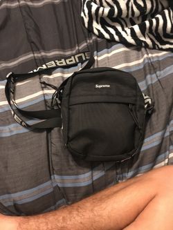 Supreme crossbody hmu SERIOUS INQUIRES ONLY !!!!