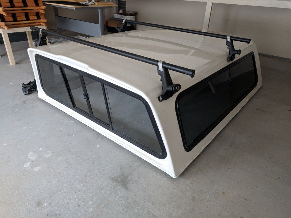 SNUGTOP Cab-Hi Camper Shell 1995-2004 Toyota 1st Gen Tacoma Xtra Cab 6ft Bed OEM White