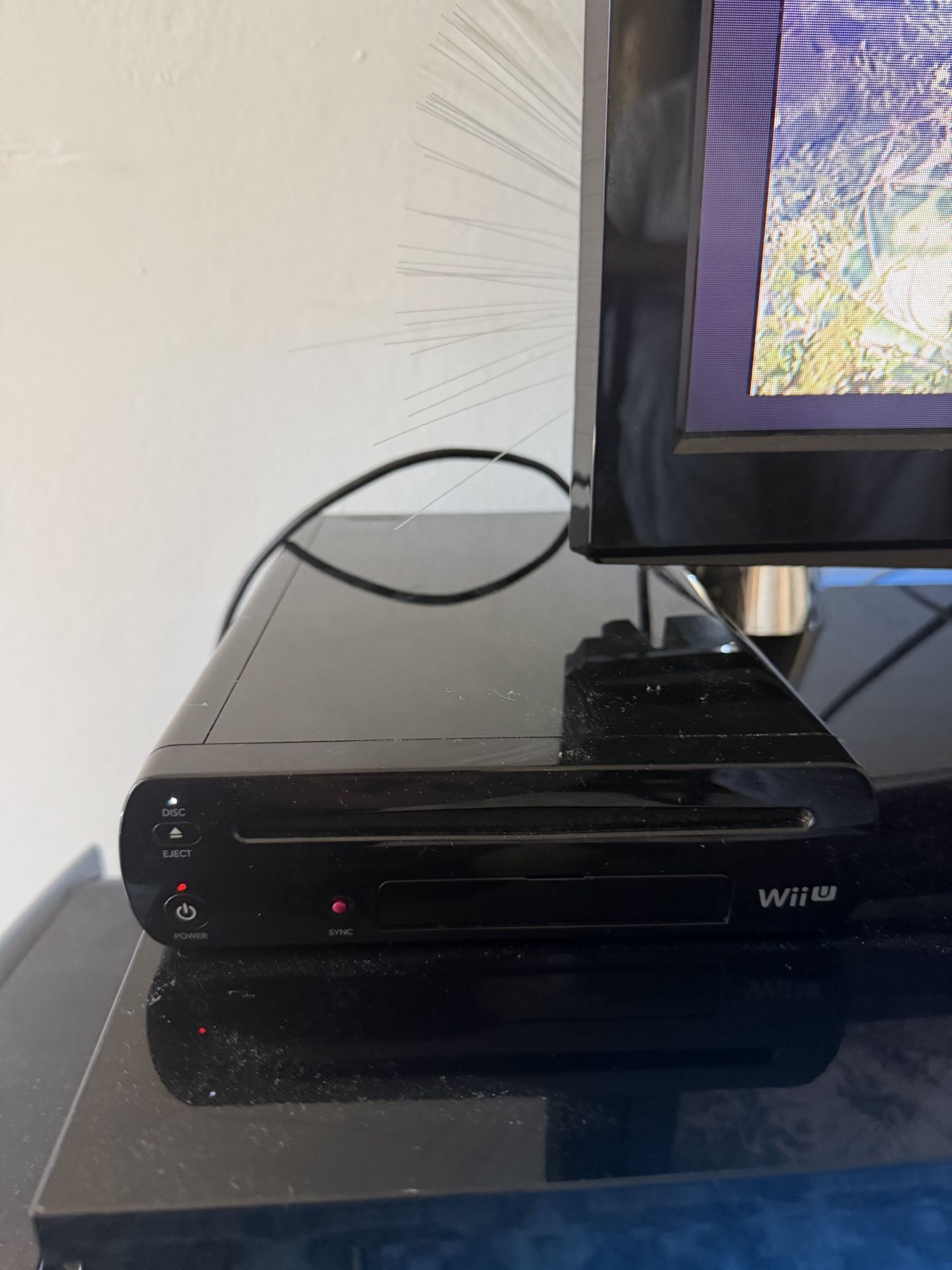 Nintendo Wii U Deluxe 32GB Bundle - Tested & Working + 8 Games and 2 Conteollers !!