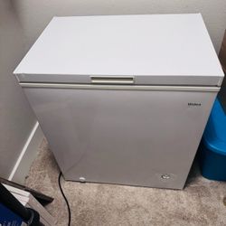 Chest Freezer with Wire Basket
