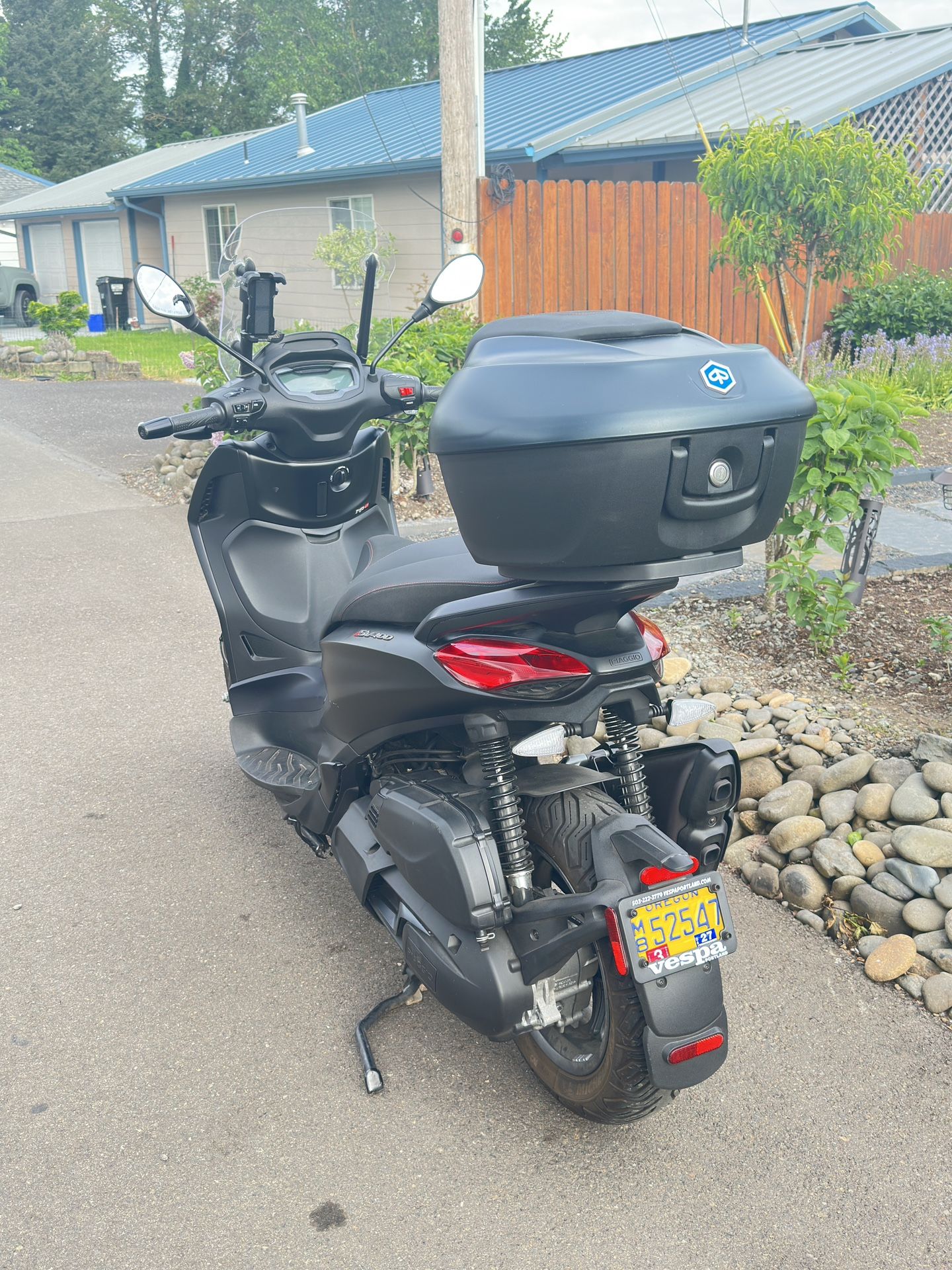 Piaggio BV 400 With Storage Unit