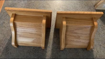 Nice pair of oak finished shelves  
