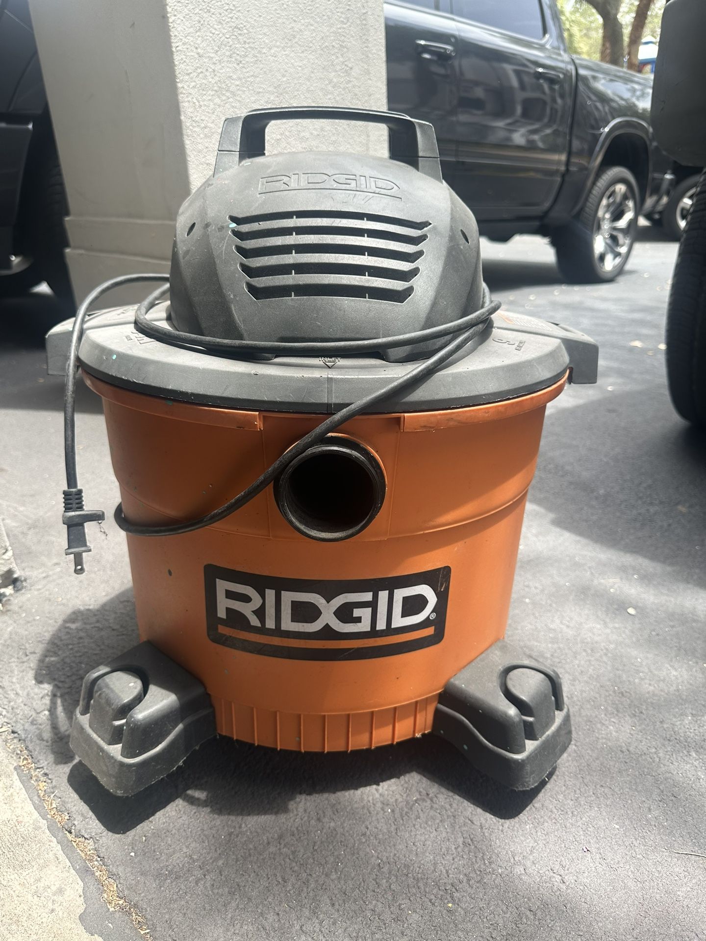Rigid Professional Wet Dry Vacuum 9 Gallon, 34.1 Litre WD09701 $80