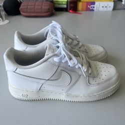 Size 6 - White Air Force Ones