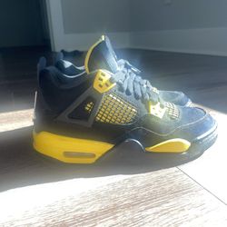 Air Jordan 4 Retro TD Thunder 2023
