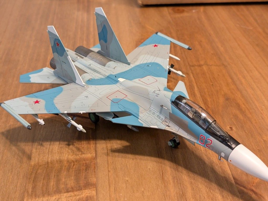 Hobby Master SU 30 Flanker C Red 82 Diecast Fighter Jet Model