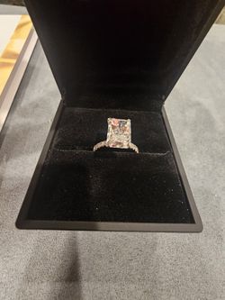 4.08 CARATS RADIANT RING 