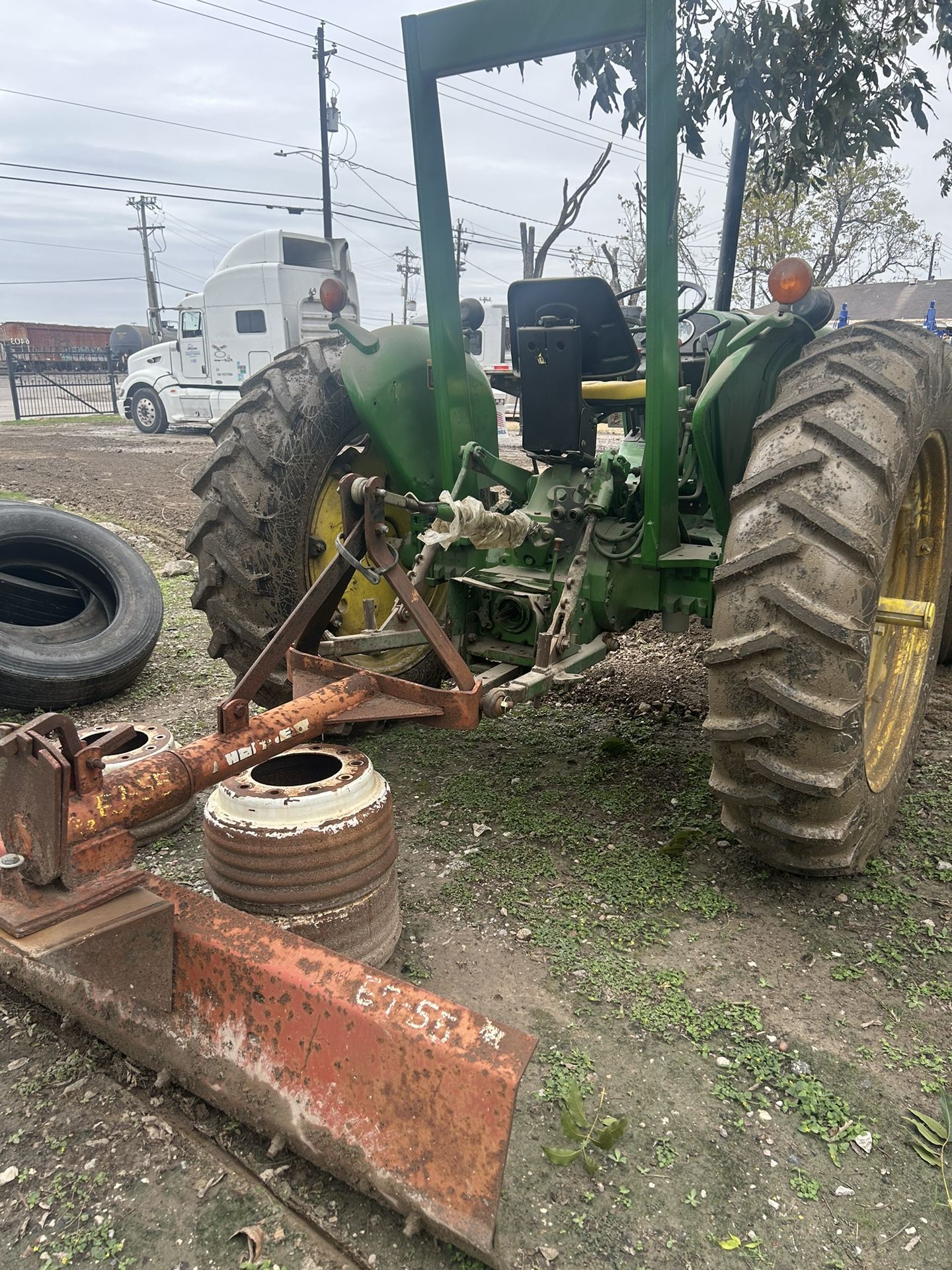 John Deere 2355