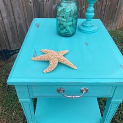 Pretty Color Mersman Table
