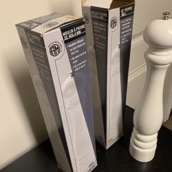 16’’ Salt and Pepper Shakers