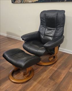 Ekornes Stressless Mayfair swivel reclining chair with matching ottoman
