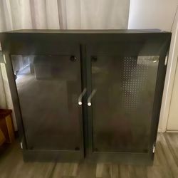 Plant cabinet with lights 