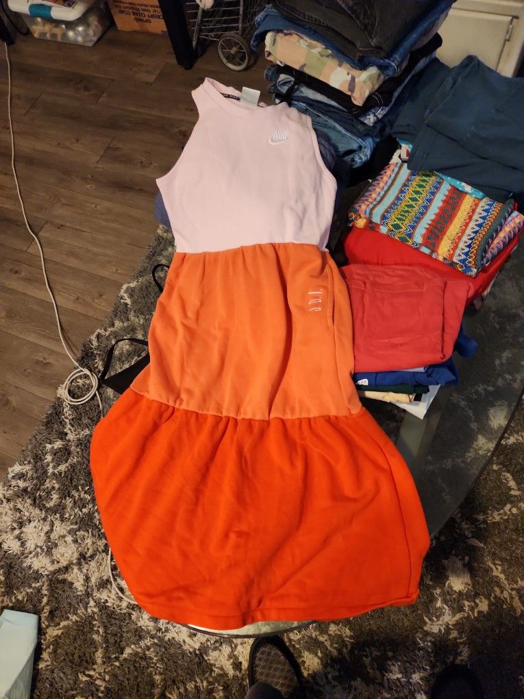 Nike Size Medium Ladies Dress