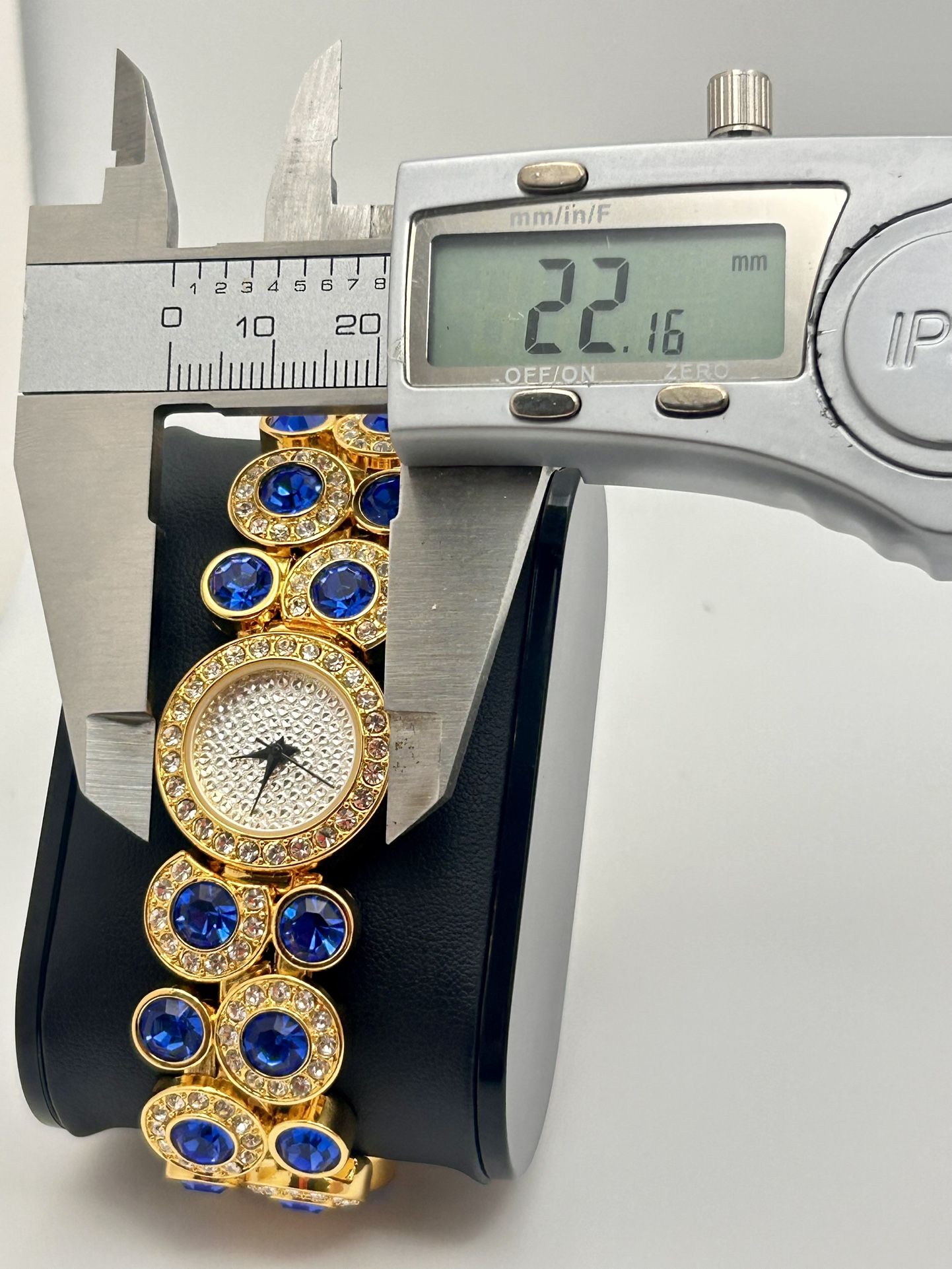 Suzanne Somers watch gold tone, 22mm size case, 7in size wrist bracelet. Vintage Suzanne Somers Rhinestone Watch gold tone, 22mm size  main image 2