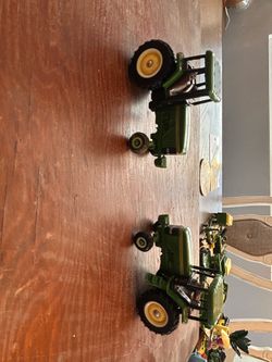 ERTL John Deere 1:64 scale "Collect N Play