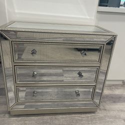 Dresser / Vanity