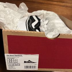  New!!! Vans - Old Skool Stackform - Black and  true white