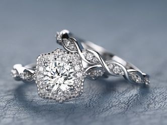 Halo Twist Round Cut Bridal Set