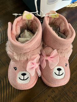 New little girl size 4 boots